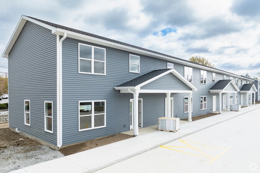 2 Story 2 bed 2.5 bath Townhouse - Urban Nest Apartments