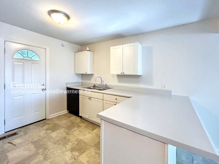 Building Photo - 2911 Circle Dr