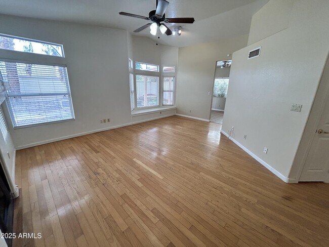 Building Photo - 1233 N Pebble Beach Dr