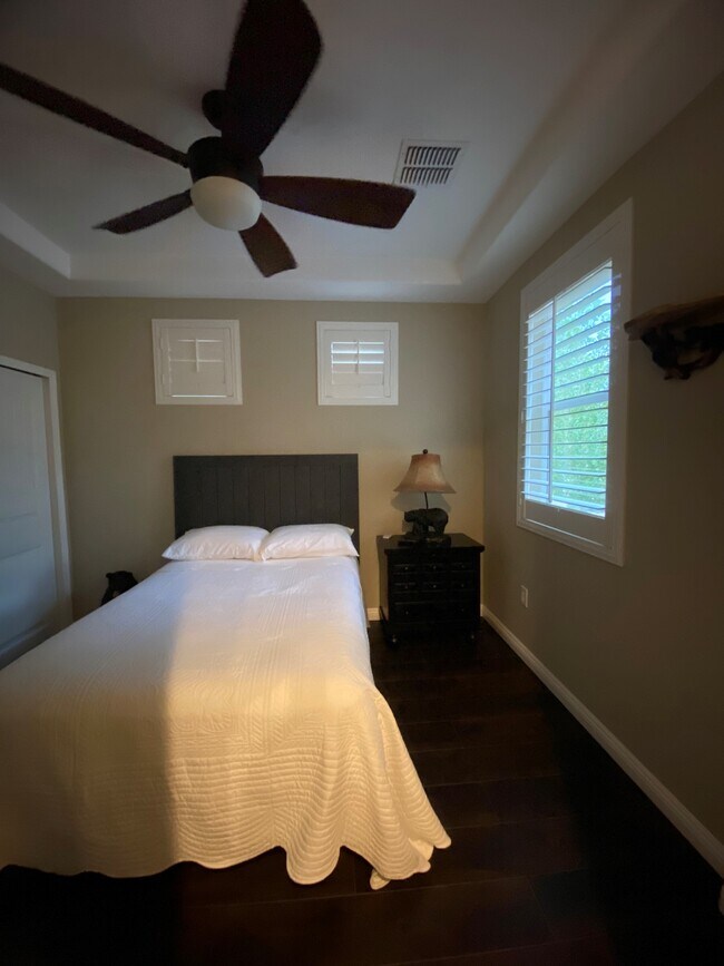 Building Photo - 826 Hemlock Ave