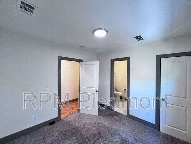 Building Photo - 334 Dargan Pl SW