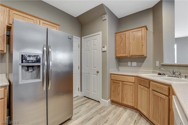 Building Photo - 708 Respectful Ridge Ave