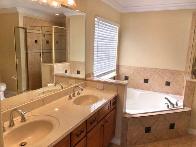 Building Photo - EAGLE CREEK LAKE NONA! WELCOME HOME! Beautiful water views! Spacious 2 story-3 bedroom 2.5 bath h...