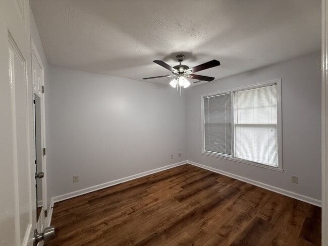 Building Photo - 513 Meadowland Ct