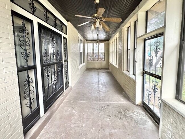 Building Photo - Historic Large Beautiful midtown home near Rhodes College available for Rent!