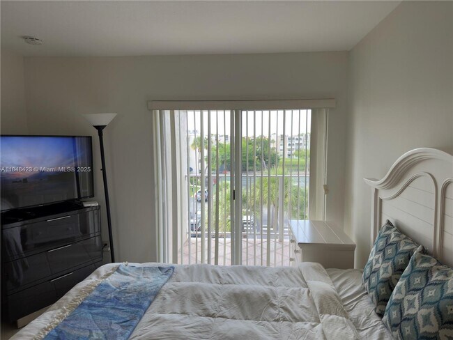 Building Photo - 7765 SW 86th St