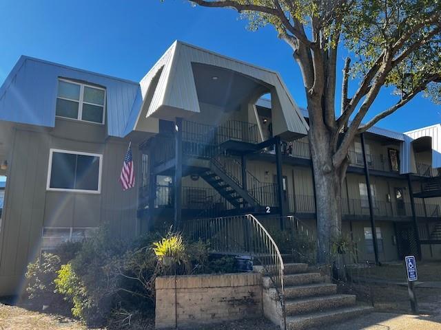 Building Photo - 207 Riverbend Dr