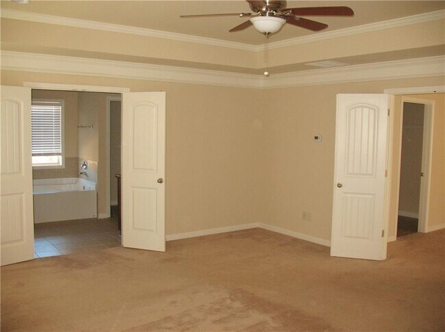 Building Photo - 6450 Pine Bluff Dr
