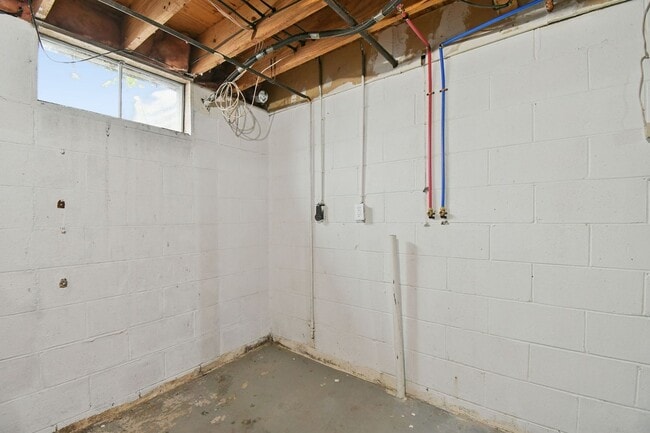 Building Photo - 1385 Country Side Dr