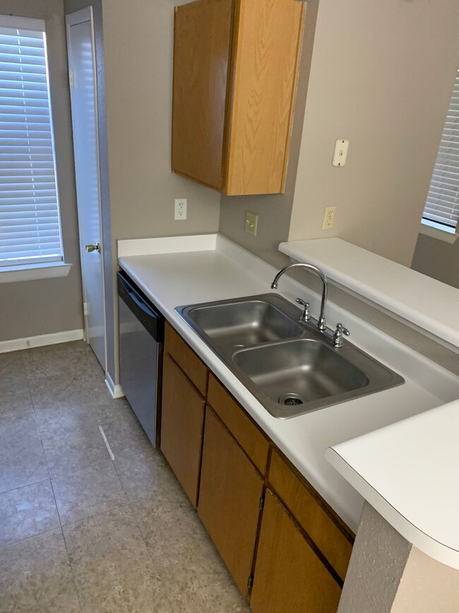 Building Photo - 4500 E Oltorf St