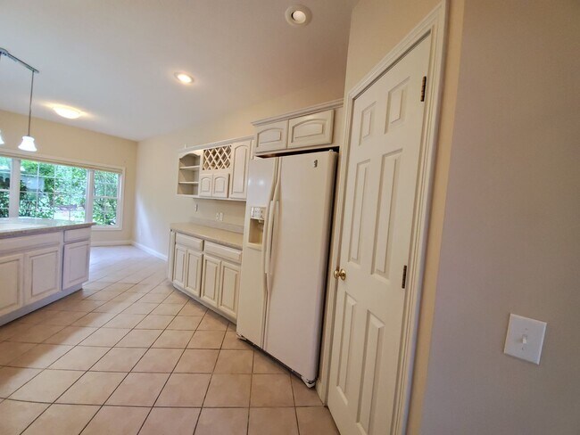 Building Photo - Beautiful Home in Saint James Woods