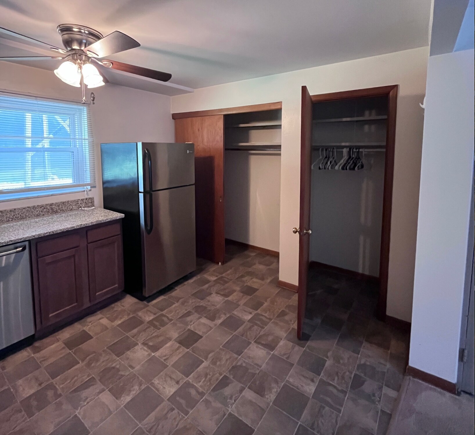 Kitchen - 1271 Hunter Ave