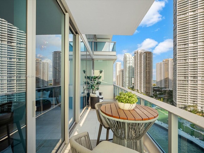 Building Photo - 200 Biscayne Blvd Way