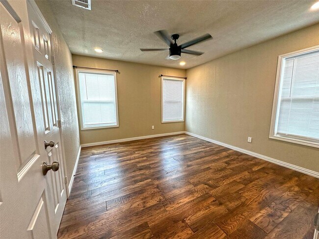 Building Photo - 3144 Gordan