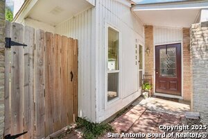 Building Photo - 13823 Brays Forest