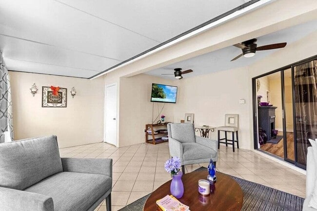 Building Photo - 2363 NW 13th Ct