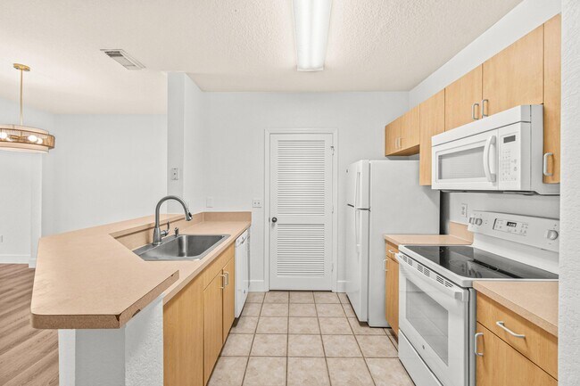 Building Photo - 1503 Belmont Pl