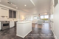 Building Photo - 717 Riverside Dr