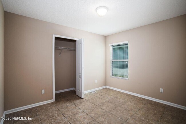 Building Photo - 3880 Great Falls Loop