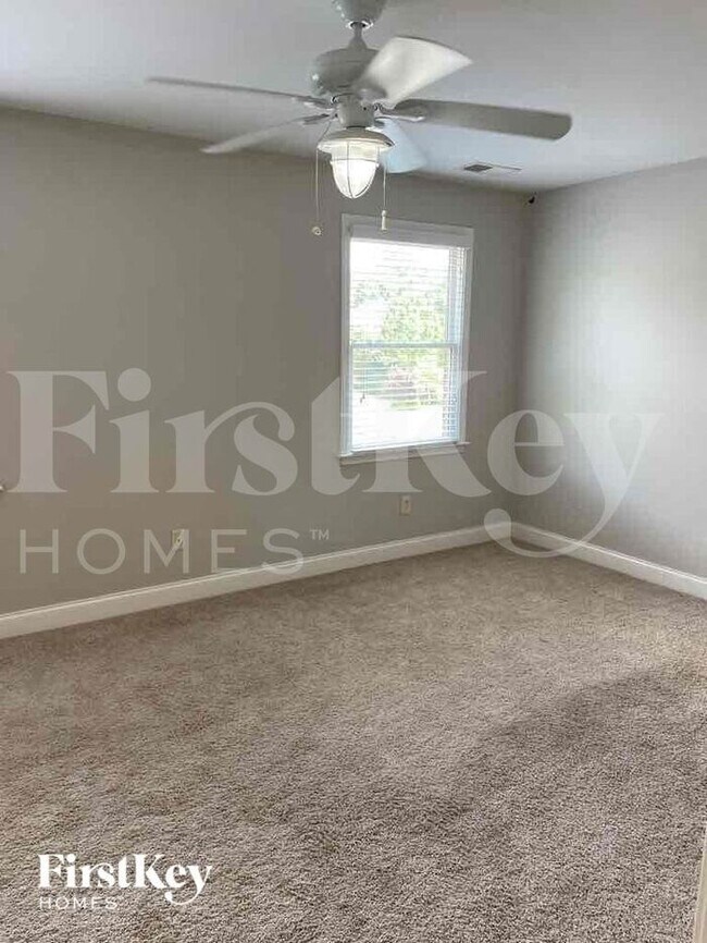 Building Photo - 1046 Highland Park Pl