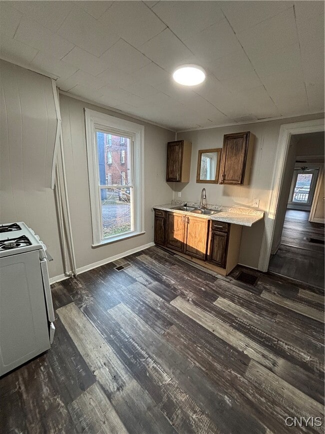 Building Photo - 508 Cooper St