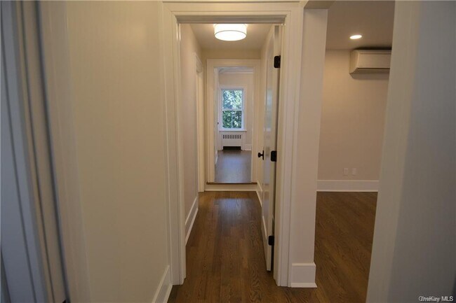 Building Photo - 137 Hillside Pl