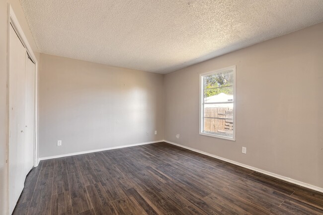 Building Photo - 608 Walker St