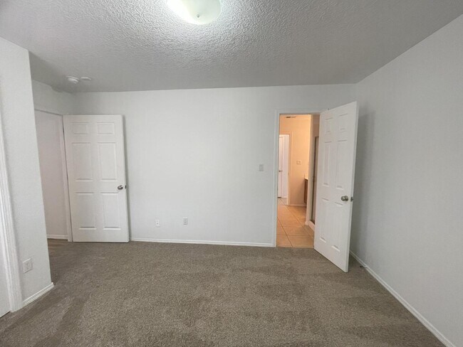 Building Photo - 5555 Mansfield Pl NW