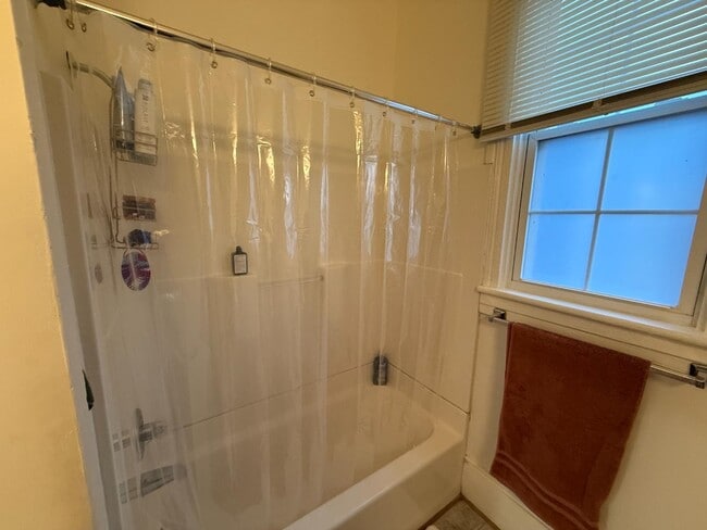 Building Photo - 605 Harrison St