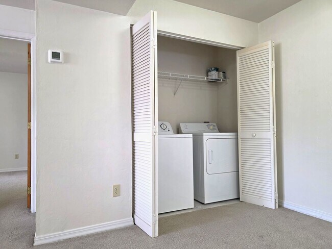 Building Photo - One Bedroom One Bathroom condominium second floor