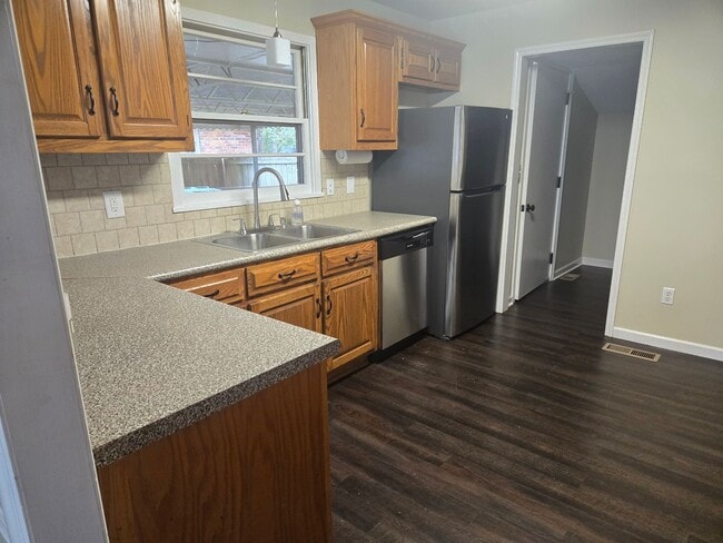Building Photo - FOR RENT in  North Columbus! Available NOW!