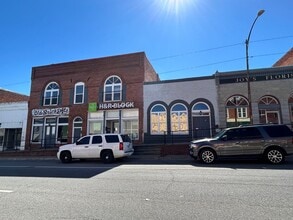 Building Photo - 27 W Oak St