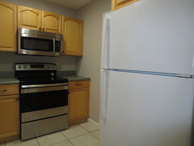 Building Photo - 10693 N Military Trl