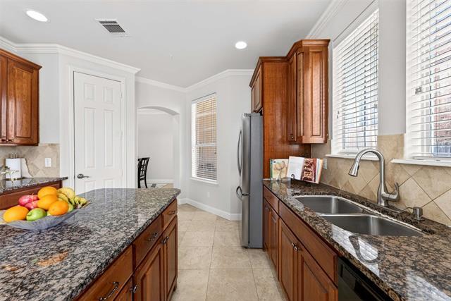 Building Photo - 4440 Jardin St