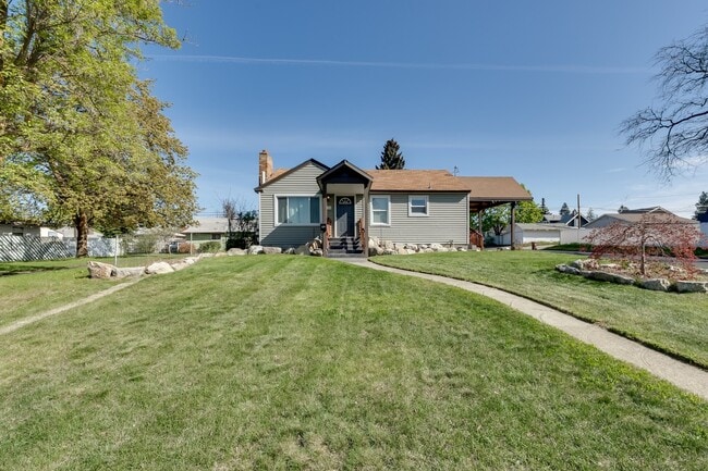 Building Photo - COMING SOON !!! Shadle Park 3 Bedroom 2 Bath Home near Garland district