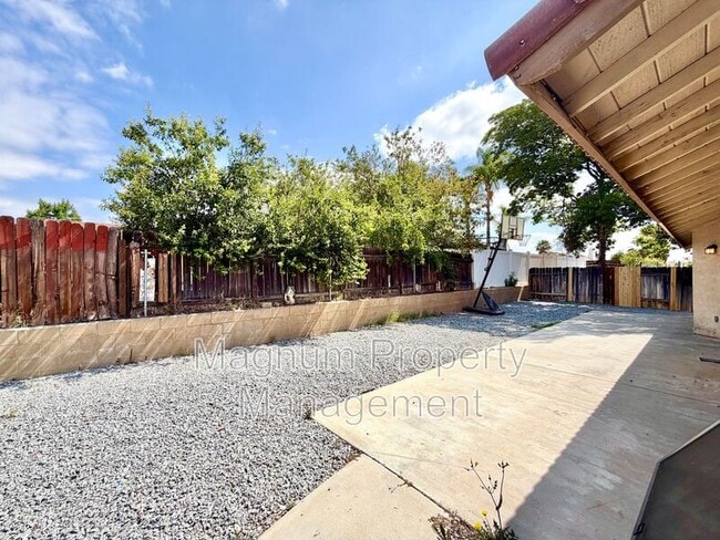 Building Photo - 24690 Rugby Ln