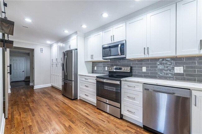 Building Photo - 2690 Camden Glen Ct