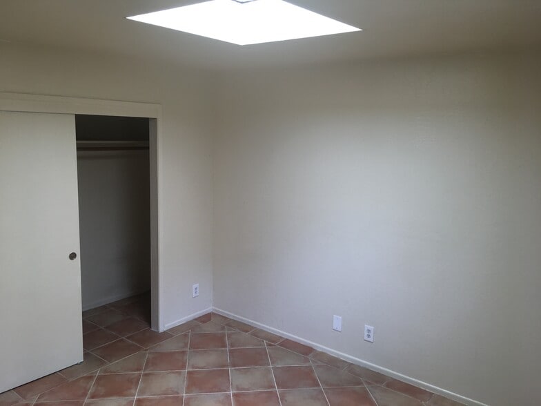 Building Photo - 4477 Meadowlark Ln