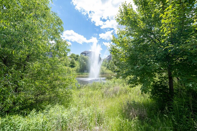 Building Photo - 727 Aster Rd