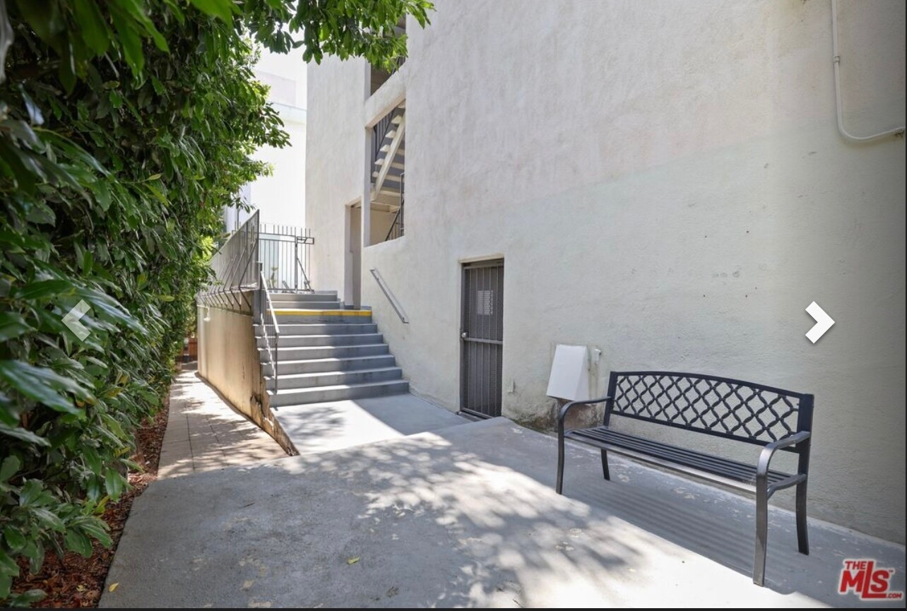 Building Photo - 960 Larrabee St