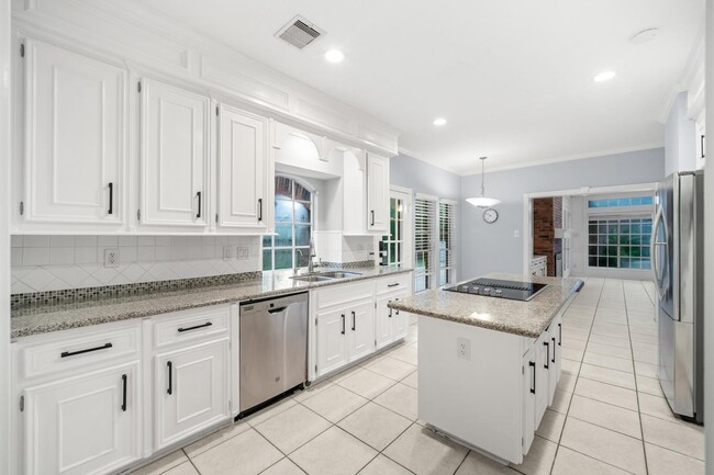 Building Photo - 3622 Springhill Ln