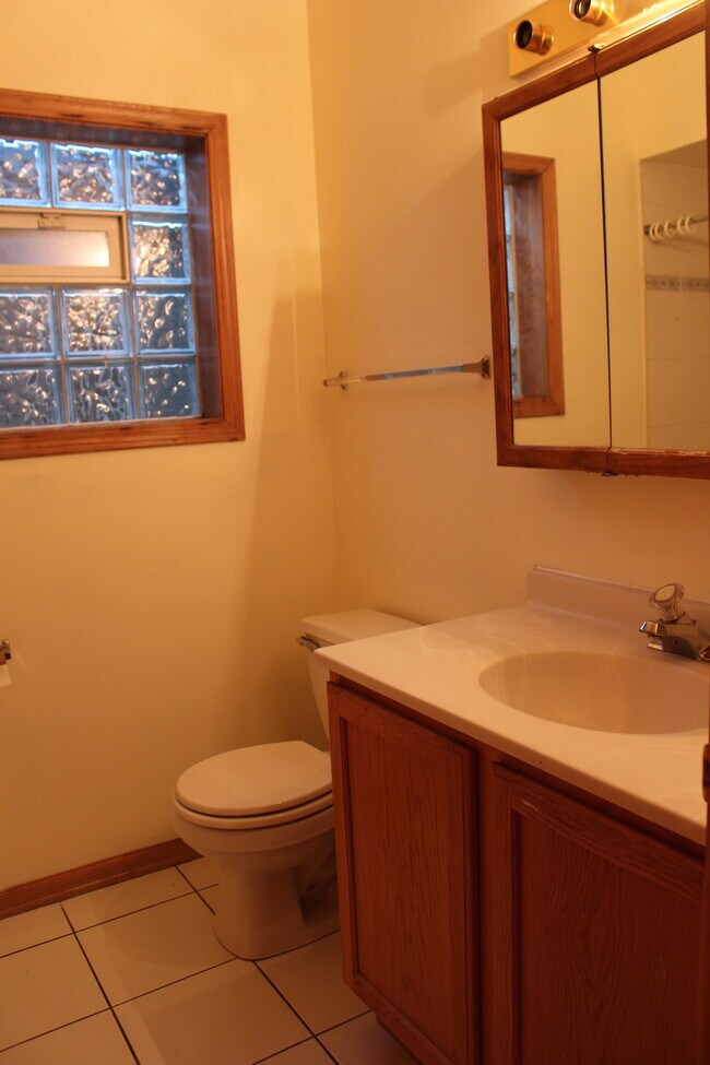 Building Photo - 2451 W Taylor St