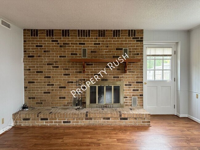 Building Photo - 2307 Arroyo Dr