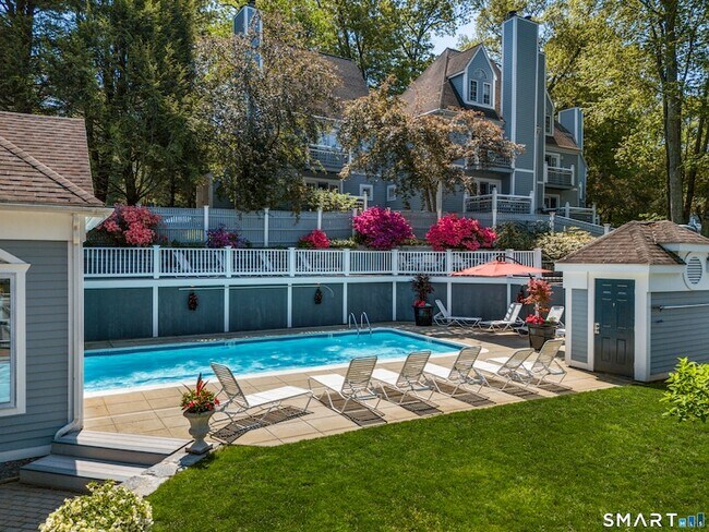 Building Photo - 2124 Old Pond Ln
