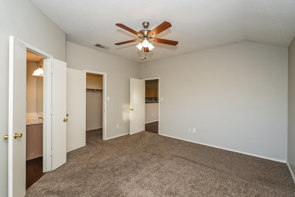 Building Photo - 903 Crestwood Dr