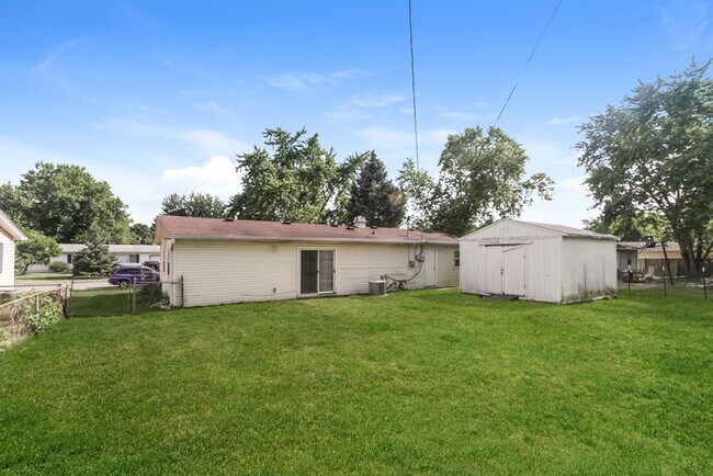 Building Photo - One Month Free Rent!! You're going to love...