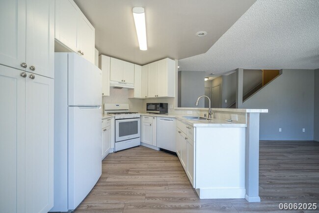 Building Photo - 3 Bed 2.5 Bath  with EV Charging