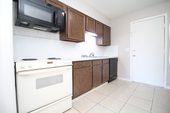 Building Photo - Affordable 2BR Duplex Near UWF — All Tile,...