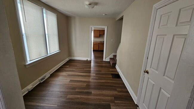 Building Photo - 3 Bedroom Duplex in Quiet Location