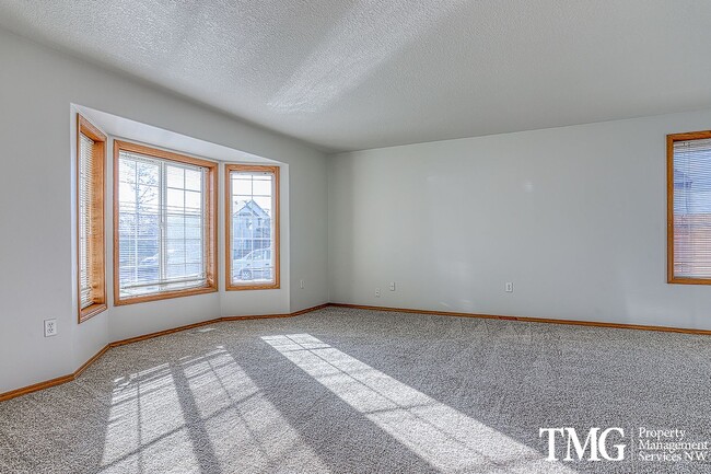 Building Photo - 3BD Ranch Style Home In Great Orchards Location!  Fully Fenced Yard!